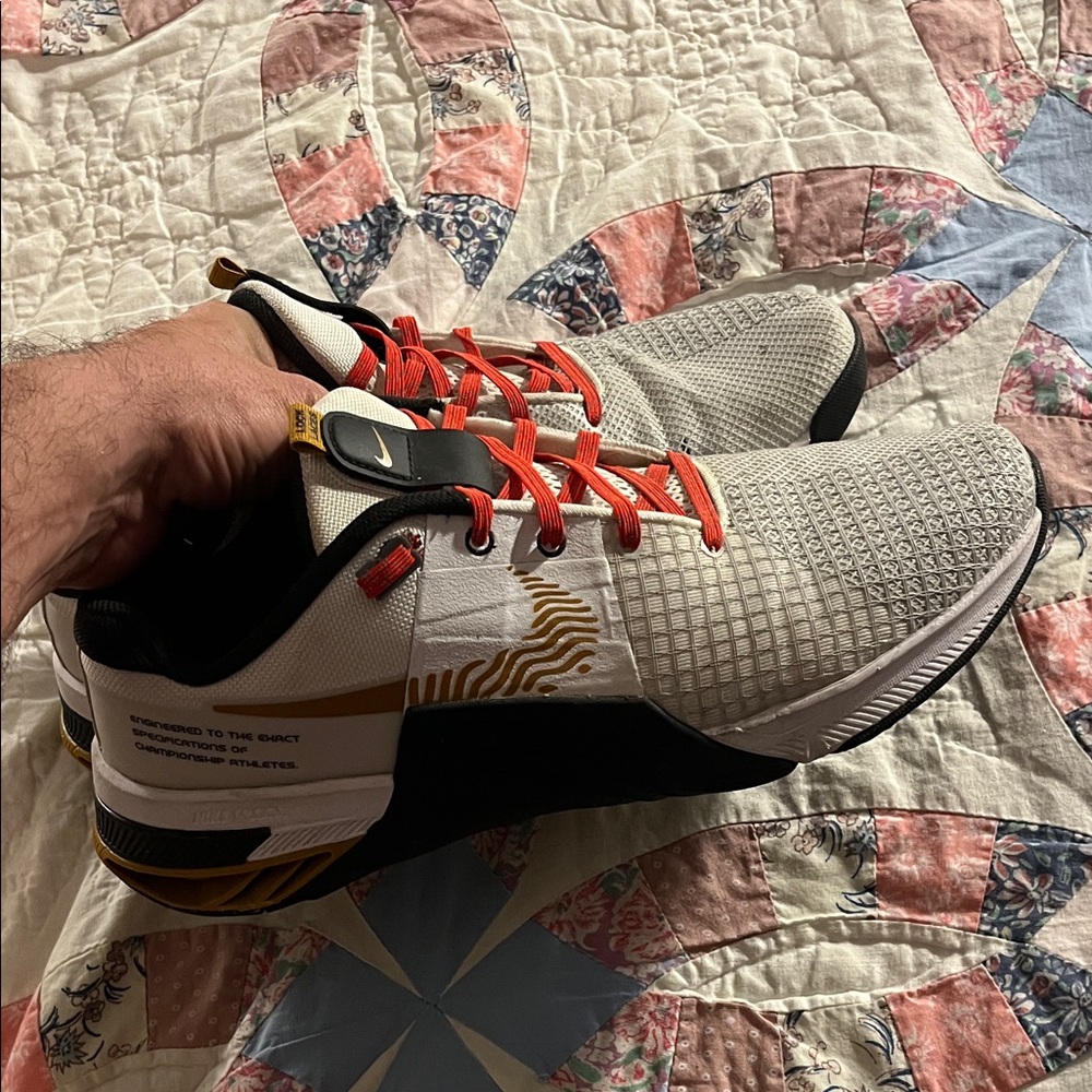 Nike Men's METCON with speed laces